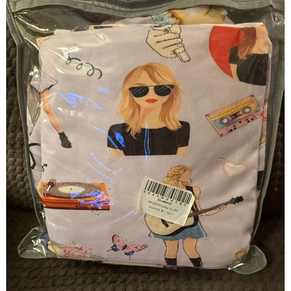 Taylor Swift Fan Twin Fitted Sheet w/2 Pillow Shams Set. New Original Packaging!